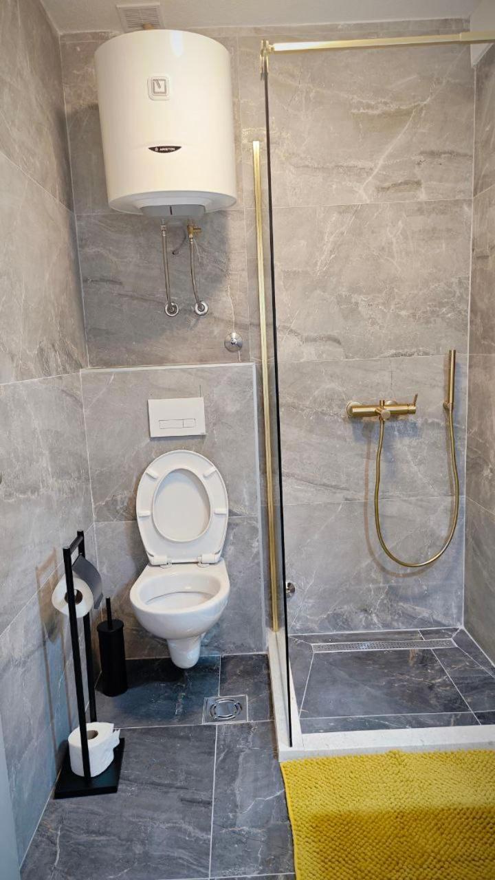 Apartmani Radovic Бієла Екстер'єр фото